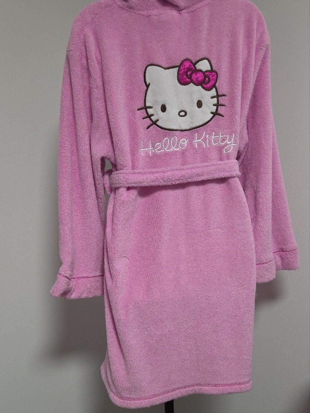 Hello Kitty Hooded Fleece Robe - Picture 2 of 8
